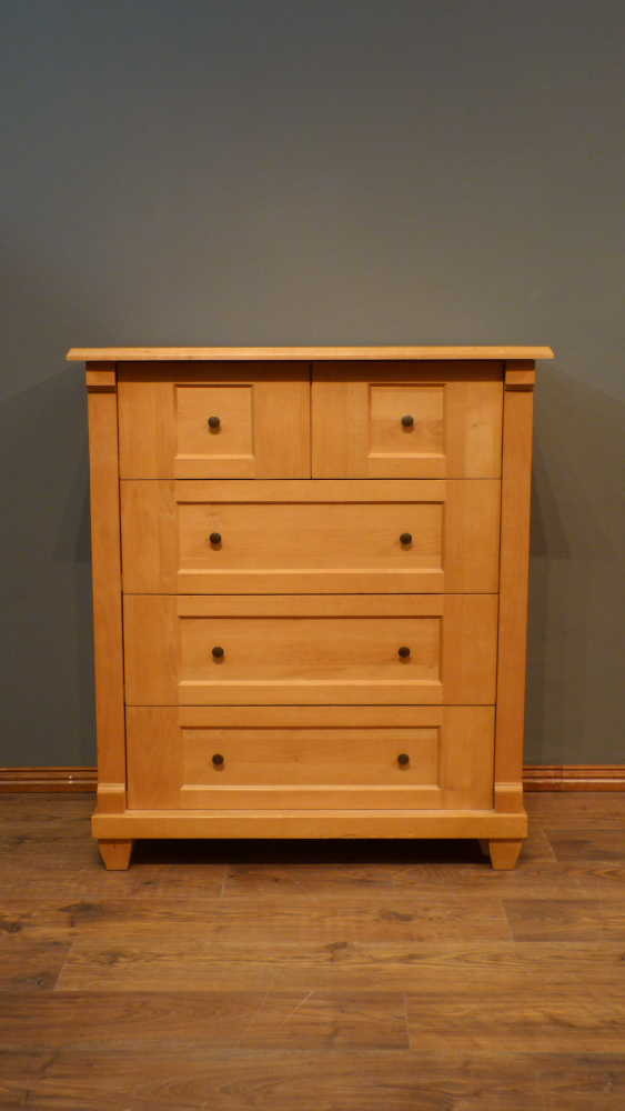 Fünfschübige Wäschekommode. massiv Erle Fünfschübige Wäschekommode. massiv Erle