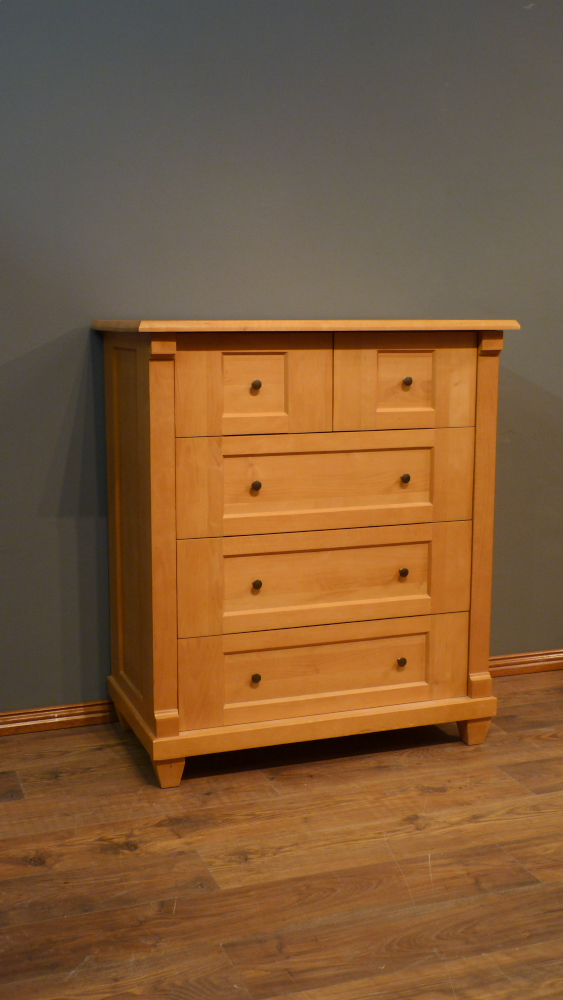 Fünfschübige Wäschekommode. massiv Erle Fünfschübige Wäschekommode. massiv Erle