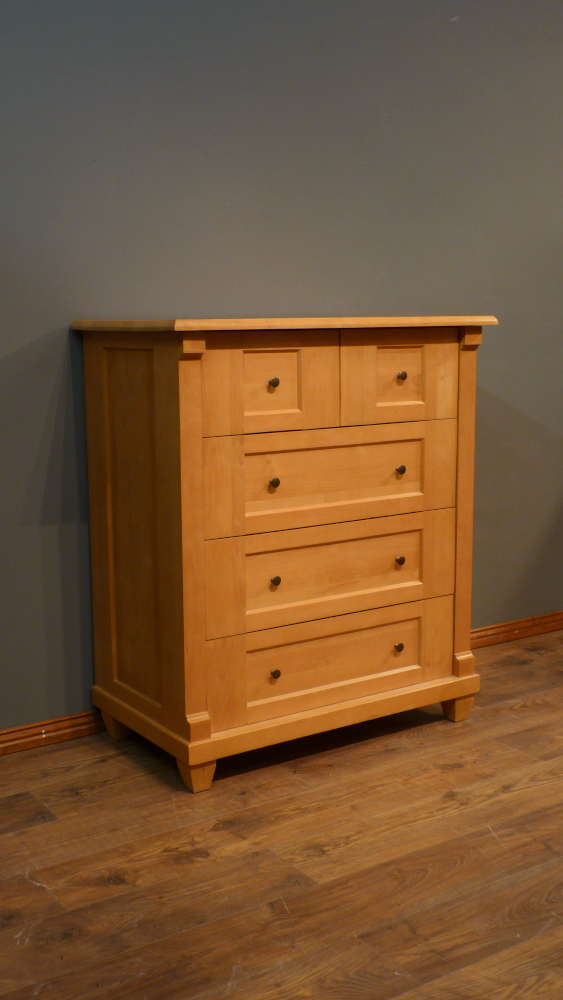 Fünfschübige Wäschekommode. massiv Erle Fünfschübige Wäschekommode. massiv Erle