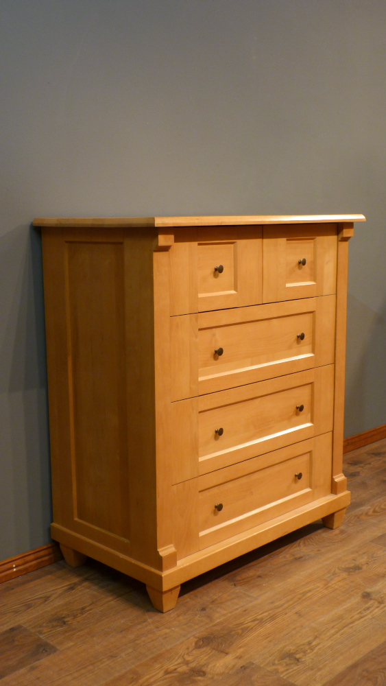 Fünfschübige Wäschekommode. massiv Erle Fünfschübige Wäschekommode. massiv Erle