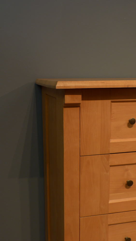 Fünfschübige Wäschekommode. massiv Erle Fünfschübige Wäschekommode. massiv Erle