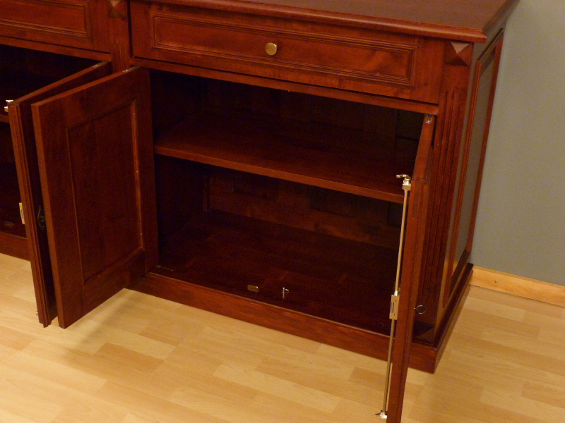 Anrichte im klaassischen Stil, Erle Mahagoni gebeizt Anrichte im klaassischen Stil, Erle Mahagoni gebeizt