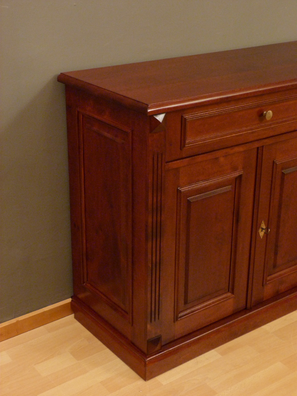 Anrichte im klaassischen Stil, Erle Mahagoni gebeizt Anrichte im klaassischen Stil, Erle Mahagoni gebeizt