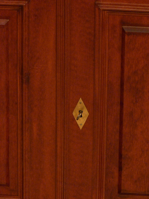 Anrichte im klaassischen Stil, Erle Mahagoni gebeizt Anrichte im klaassischen Stil, Erle Mahagoni gebeizt