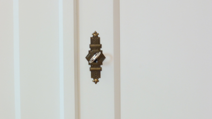 Klassisches Sideboard mit sechs Türen Klassisches Sideboard mit sechs Türen