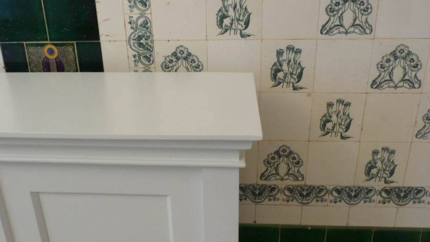 Klassisches Sideboard mit sechs Türen Klassisches Sideboard mit sechs Türen