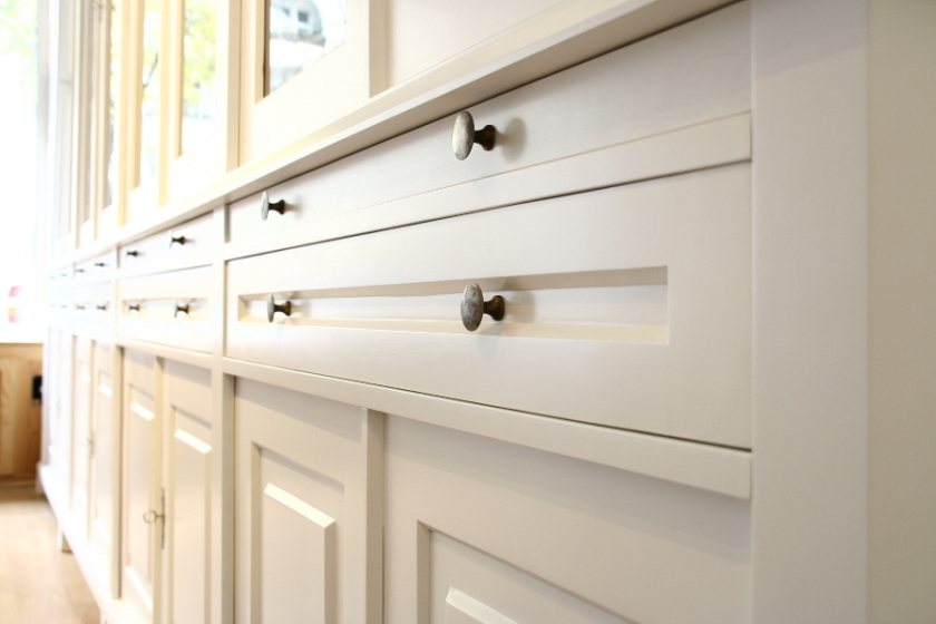 Massivholz Bücherregale nach Maß, Regalwand verglast und mit Auszügen Massivholz Bücherregale nach Maß, Regalwand verglast und mit Auszügen