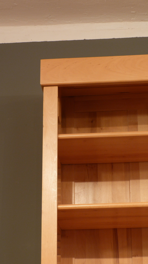 Elegante Bücherwand, massiv Erle, komplett zerlegbar Elegante Bücherwand, massiv Erle, komplett zerlegbar