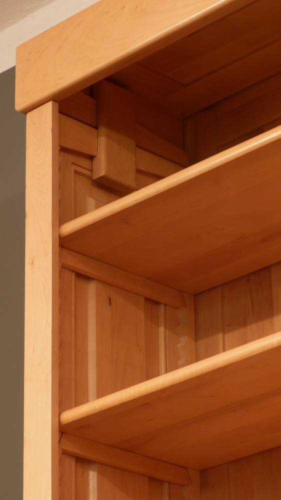 Elegante Bücherwand, massiv Erle, komplett zerlegbar Elegante Bücherwand, massiv Erle, komplett zerlegbar