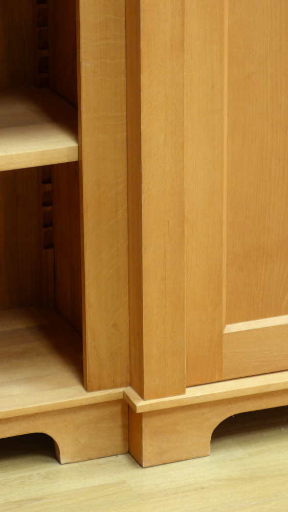 Massivholz Bücherwand mit Glastüren Massivholz Bücherwand mit Glastüren