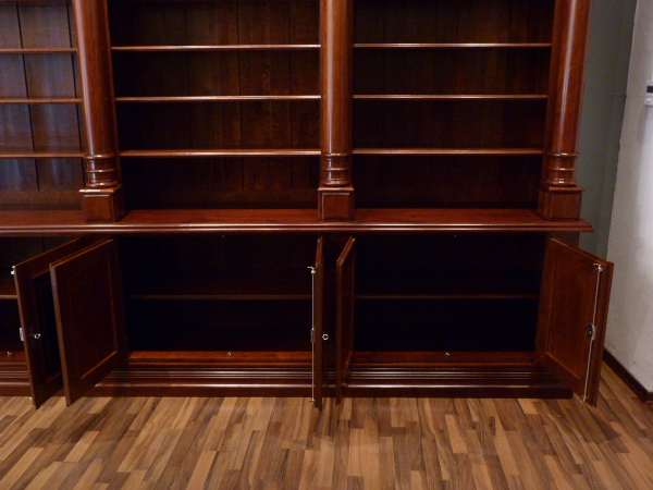 Bücherregale nach Maß, Massivholz Regal, monumentale Ausführung mit Säulen Bücherregale nach Maß, Massivholz Regal, monumentale Ausführung mit Säulen