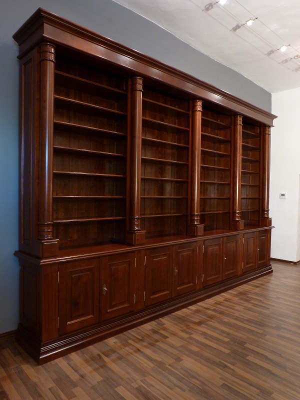 Massivholz Bücherregale nach Maß, Monumentale Ausführung mit Säulen Massivholz Bücherregale nach Maß, Monumentale Ausführung mit Säulen