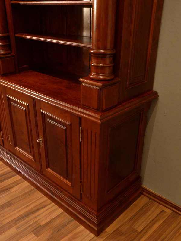 Massivholz Bücherregale nach Maß, Monumentale Ausführung mit Säulen Massivholz Bücherregale nach Maß, Monumentale Ausführung mit Säulen