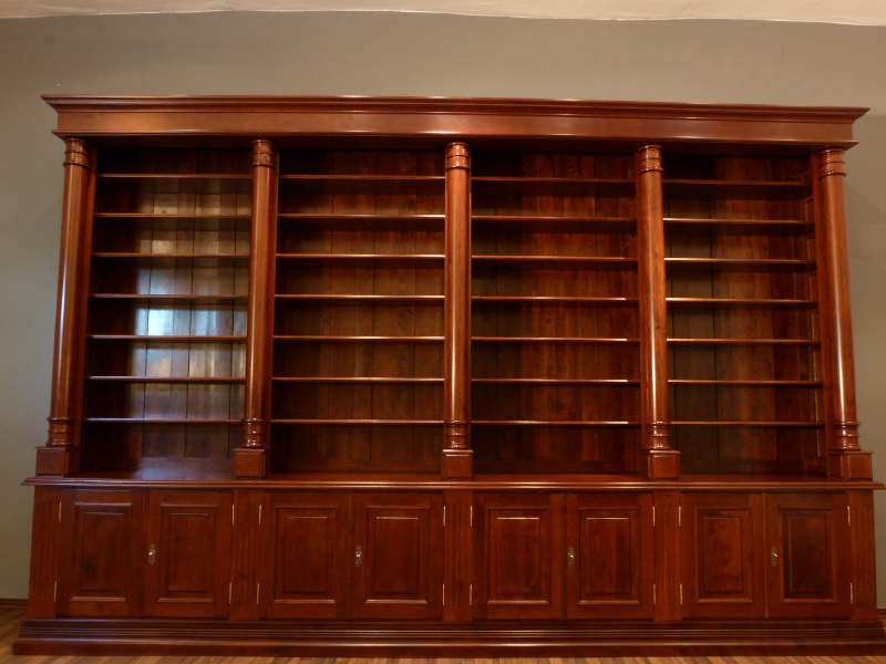 Massivholz Bücherregale nach Maß, Monumentale Ausführung mit Säulen Massivholz Bücherregale nach Maß, Monumentale Ausführung mit Säulen