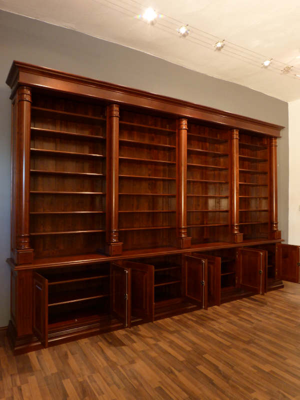 Massivholz Bücherregale nach Maß, Monumentale Ausführung mit Säulen Massivholz Bücherregale nach Maß, Monumentale Ausführung mit Säulen