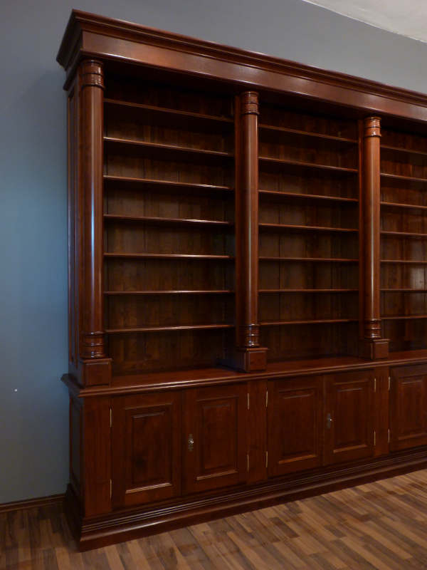 Massivholz Bücherregale nach Maß, Monumentale Ausführung mit Säulen Massivholz Bücherregale nach Maß, Monumentale Ausführung mit Säulen