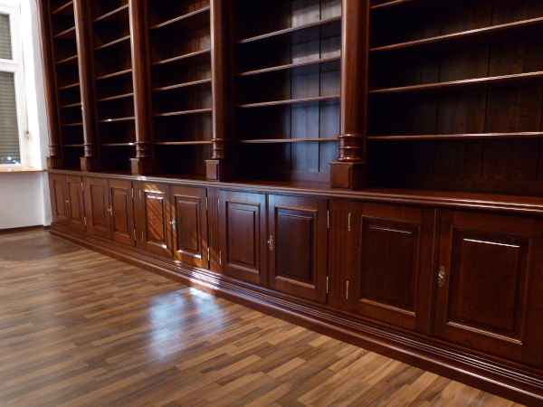 Bücherregale nach Maß, Massivholz Regal, monumentale Ausführung mit Säulen Bücherregale nach Maß, Massivholz Regal, monumentale Ausführung mit Säulen