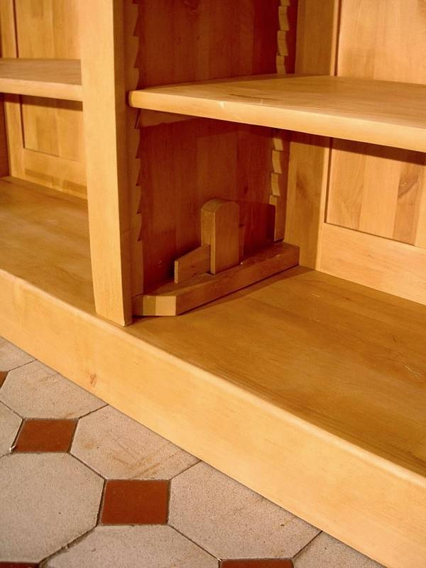 Holzklammer im Sockelbereich vom Modell WAND6 - Bild 8 Holzklammer im Sockelbereich vom Modell WAND6 - Bild 8