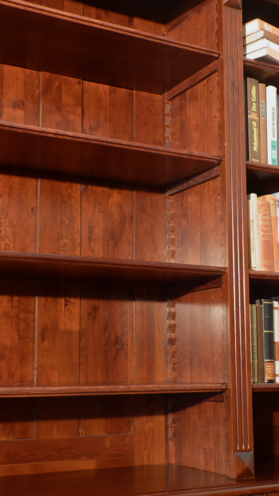 Massivholz Bücherwand, massiv Erle, komplett zerlegbar Massivholz Bücherwand, massiv Erle, komplett zerlegbar