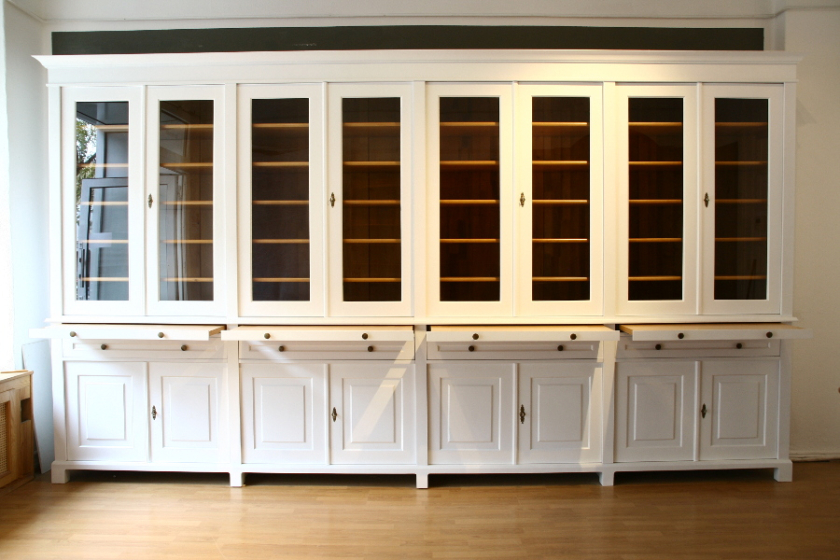 Massivholz Bücherregale nach Maß, Regalwand verglast und mit Auszügen Massivholz Bücherregale nach Maß, Regalwand verglast und mit Auszügen