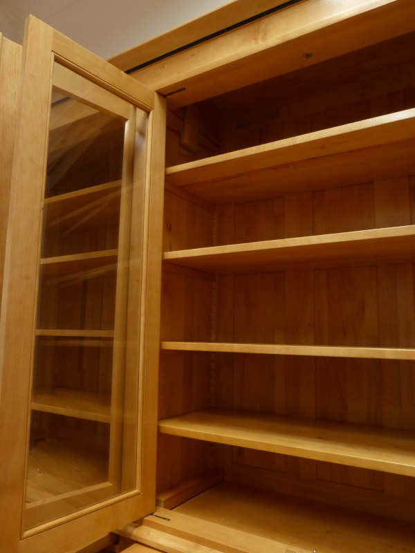 Massivholz Bücherregale nach Maß, Regalwand verglast und mit Auszügen Massivholz Bücherregale nach Maß, Regalwand verglast und mit Auszügen