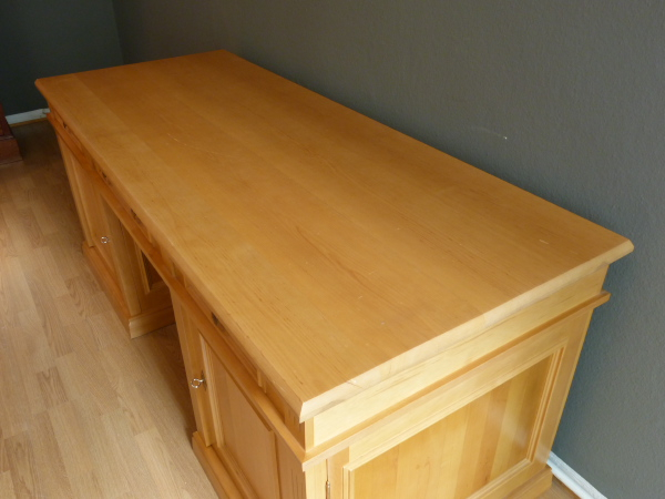 Massivholz Schreibtisch nach Maß und in unterschiedlicher Ausstattung Massivholz Schreibtisch nach Maß und in unterschiedlicher Ausstattung