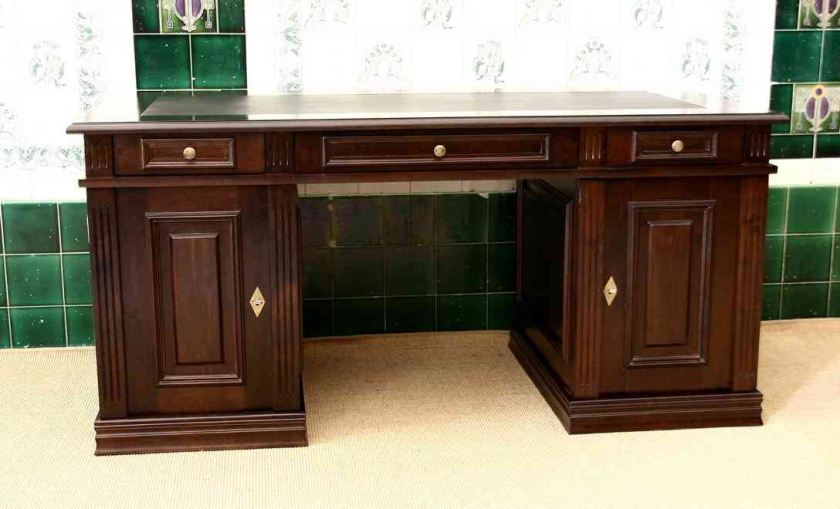 Schreibtisch aus Massivholz passend zum Bücherregal Schreibtisch aus Massivholz passend zum Bücherregal