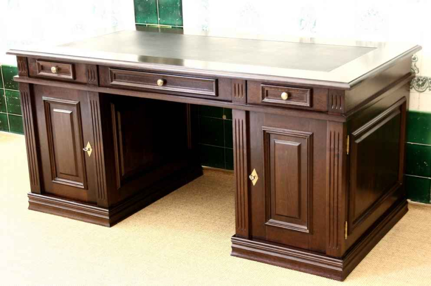 Schreibtisch aus Massivholz Schreibtisch aus Massivholz