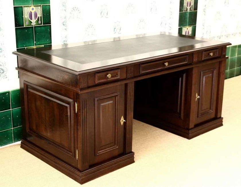 Schreibtisch Erle massiv im Nussbaumton Schreibtisch Erle massiv im Nussbaumton