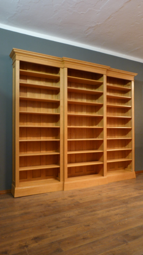 Klassisches Bücherregal aus massiver Erle DREIER201