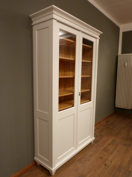 Massivholz Bücherschränke nach Maß, zweitüriger Bücherschrank, massiv Erle, weiss lasiert Massivholz Bücherschränke nach Maß, zweitüriger Bücherschrank, massiv Erle, weiss lasiert