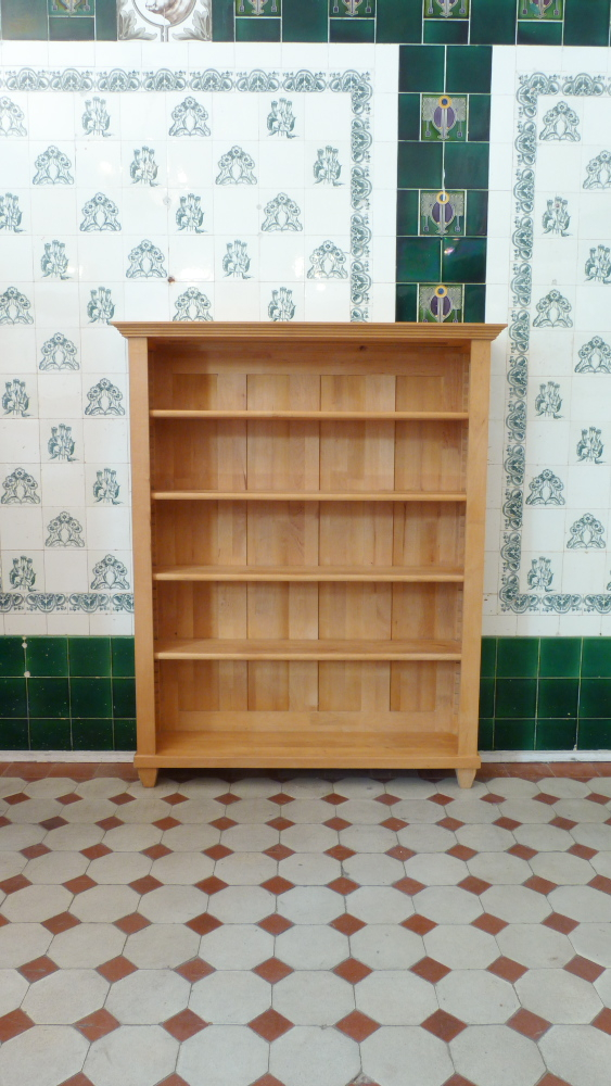 Massivholz Bücherregal im klassischen Stil Massivholz Bücherregal im klassischen Stil