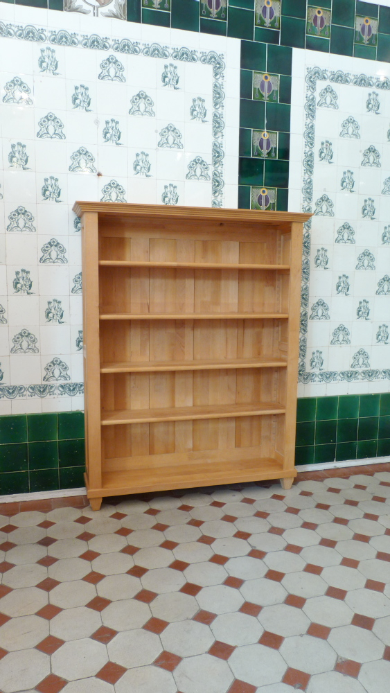 Massivholz Bücherregal im klassischen Stil Massivholz Bücherregal im klassischen Stil