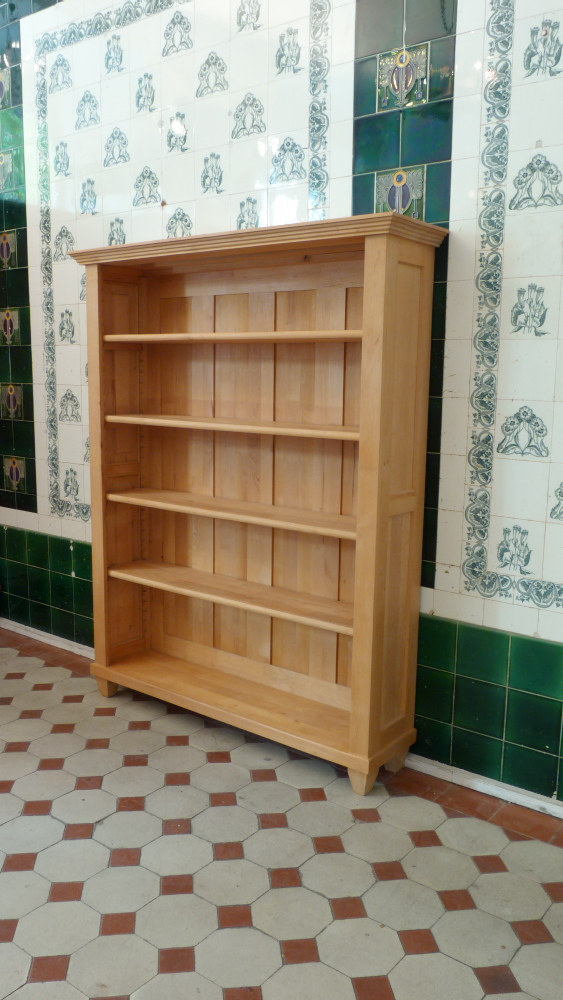 Massivholz Bücherregal im klassischen Stil Massivholz Bücherregal im klassischen Stil