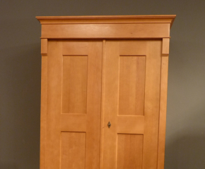 Gebrauchter Klassischer Kleiderschrank, massiv Erle