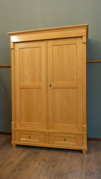 Gebrauchter Kleiderschrank, massiv Erle, komplett zerlegbar Gebrauchter Kleiderschrank, massiv Erle, komplett zerlegbar