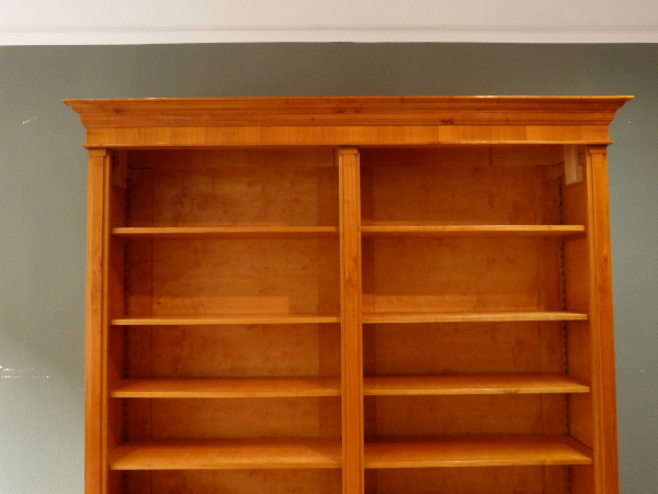 Kirscholz Bücherregal, komplett zerlegbar mit verstellbaren Einlegeböden Kirscholz Bücherregal, komplett zerlegbar mit verstellbaren Einlegeböden