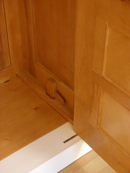 Kleiderschrank, Massivholz Erle, weiss lasiert Kleiderschrank, Massivholz Erle, weiss lasiert