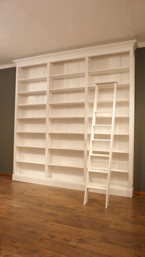 Massivholz Bücherregal mit Leiter Massivholz Bücherregal mit Leiter