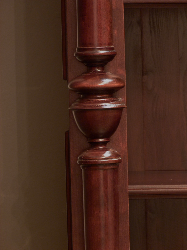 Massivholz Bücherregal im Gründerzeitstil mit Säulen und Beleuchtung Massivholz Bücherregal im Gründerzeitstil mit Säulen und Beleuchtung