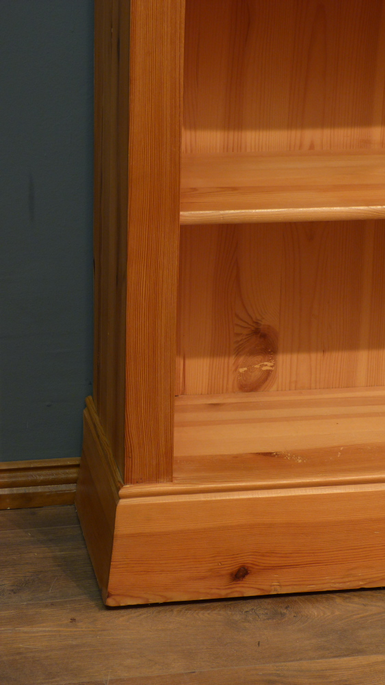 Bücherregal Massivholz, Kiefer, klassisch gestaltet Bücherregal Massivholz, Kiefer, klassisch gestaltet