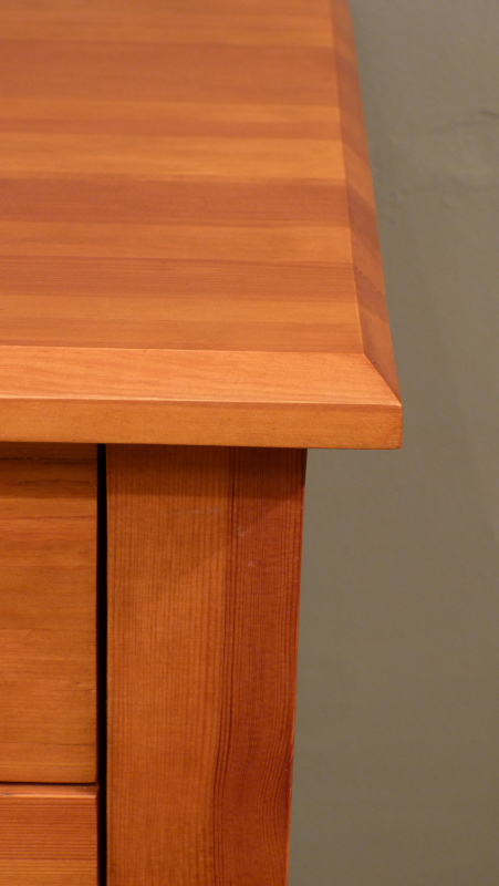 Vierschübige Massivholz Kommode, Kiefer gebeizt Vierschübige Massivholz Kommode, Kiefer gebeizt