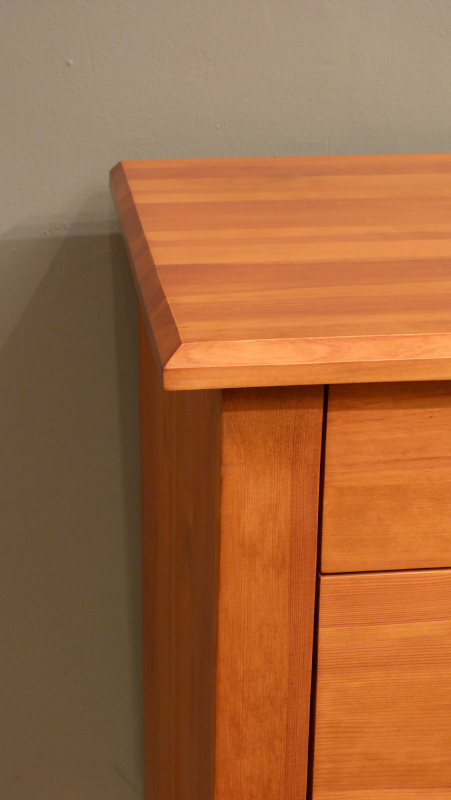 Vierschübige Massivholz Kommode, Kiefer gebeizt Vierschübige Massivholz Kommode, Kiefer gebeizt