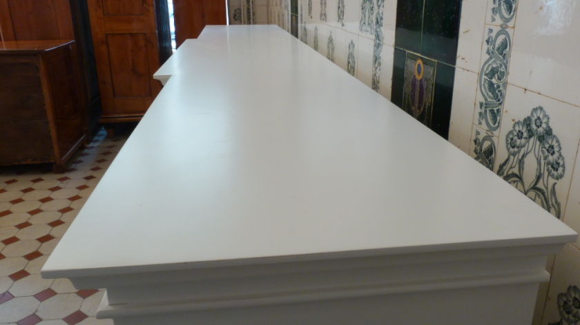 Klassisches Sideboard mit sechs Türen Klassisches Sideboard mit sechs Türen