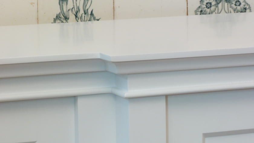 Klassisches Sideboard mit sechs Türen Klassisches Sideboard mit sechs Türen