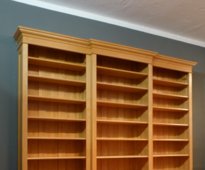 Klassisches Bücherregal aus massiver Erle DREIER201