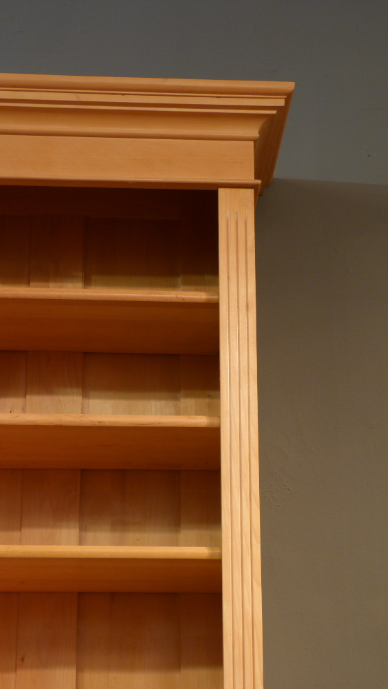 Klassisches Bücherregal mit drei Elementen, massiv Erle Klassisches Bücherregal mit drei Elementen, massiv Erle