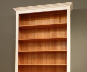 Klassisches Bücherregal aus massiver Kiefer EINER120