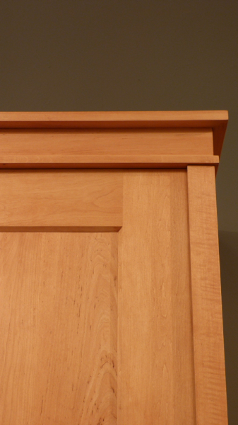 Schlichter Bauhaus Kleiderschrank, massiv Erle Schlichter Bauhaus Kleiderschrank, massiv Erle