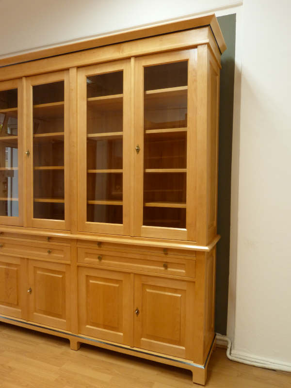 Massivholz Bücherregale nach Maß, Regalwand verglast und mit Auszügen Massivholz Bücherregale nach Maß, Regalwand verglast und mit Auszügen